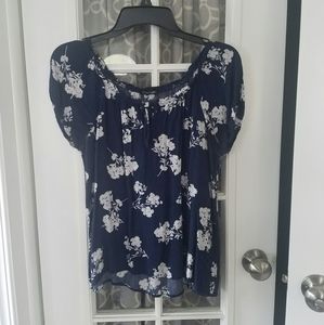 2 for $12 💜 Navy floral top